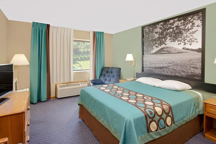 Room 4 of 15