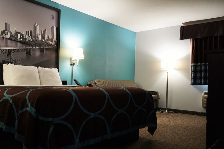 Super 8 by Wyndham Grove City