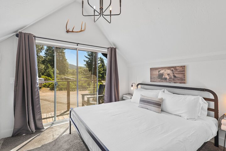 Basecamp Lodge