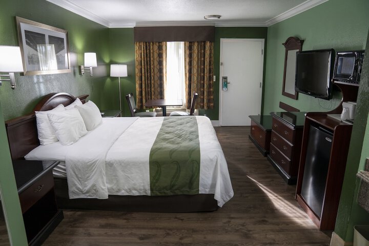Room 17 of 32