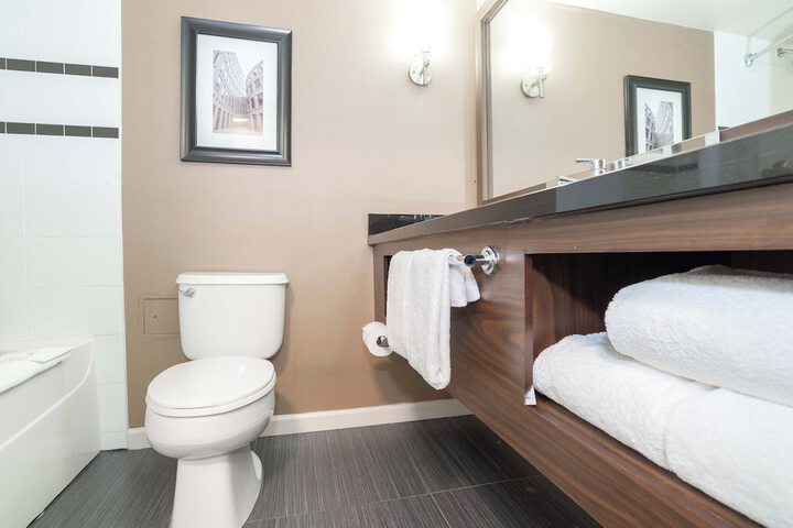 Sandman Signature Vancouver Airport Hotel & Resort