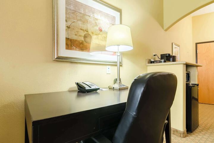 Comfort Suites Salina South