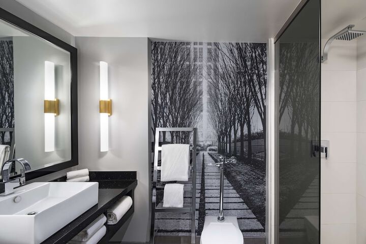 Room 32 of 80