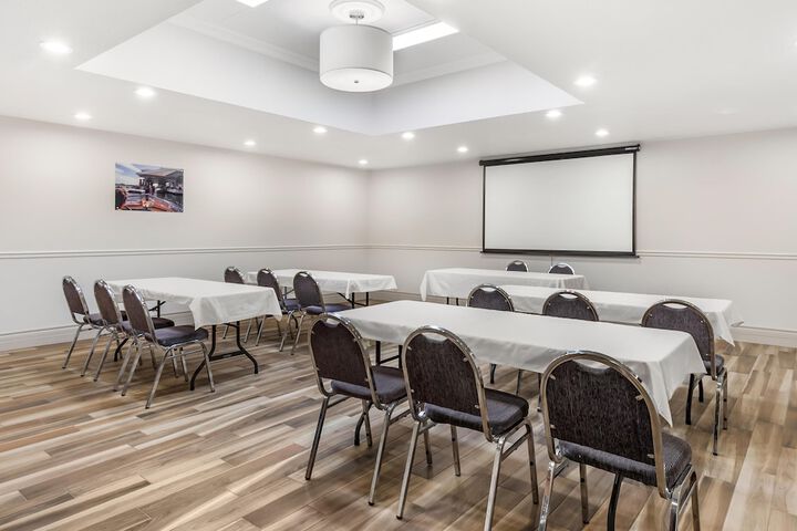 Best Western Plus 1000 Islands Hotel & Suites