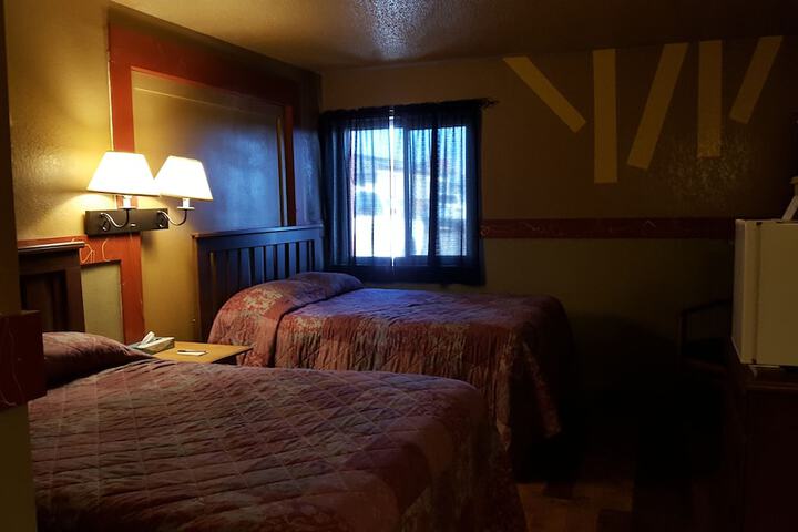 Earth Inn Motel