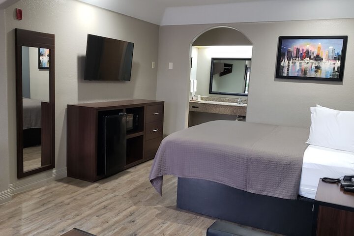 Room 25 of 53