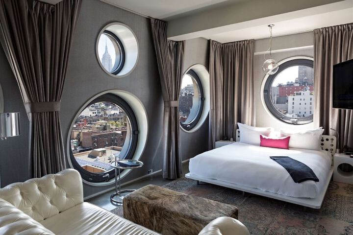 Room 53 of 114