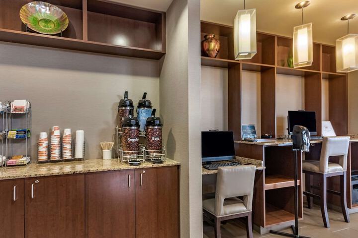 Comfort Suites Airport - University