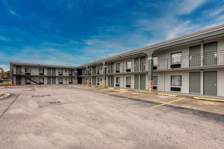 Clarion Pointe Decatur River City