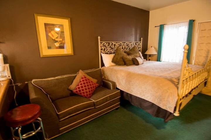 Room 83 of 143