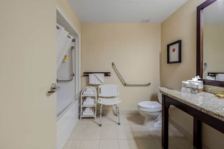 Best Western Premier Denham Inn & Suites