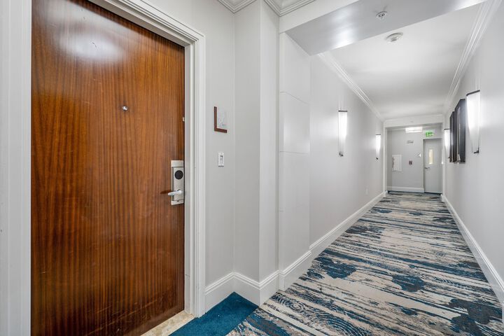 Hotel 3 of 412