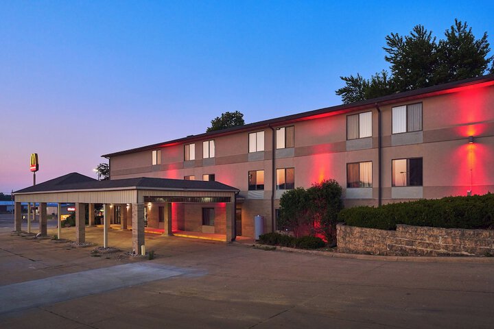 Hotel 4 of 77