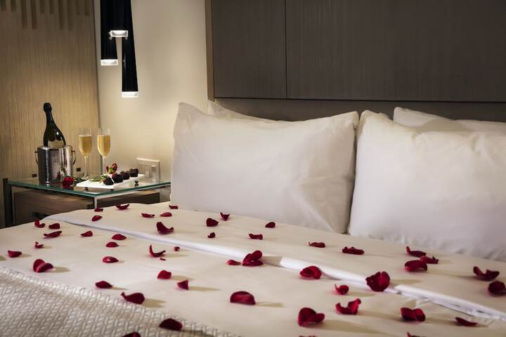 H2O Suites - Adults Only