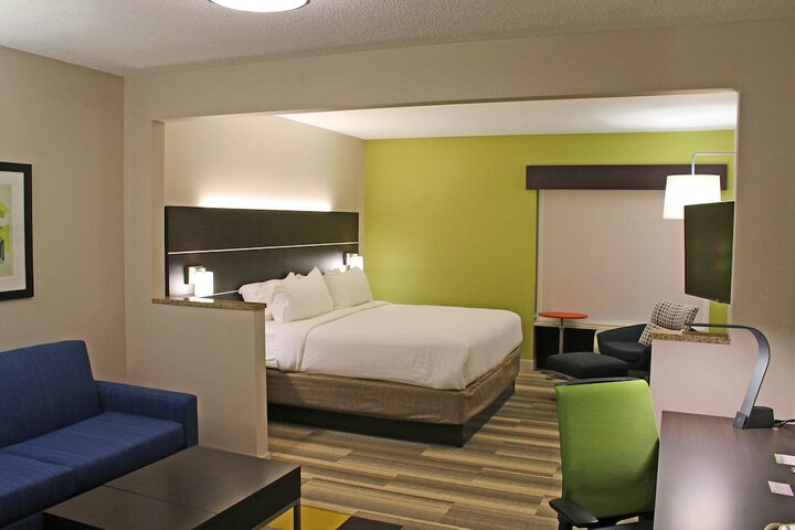 Room 12 of 37