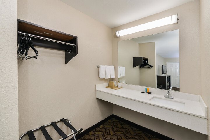 Room 14 of 20