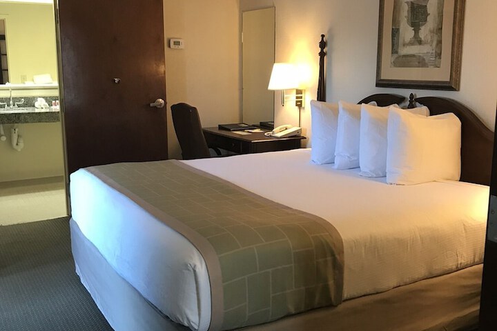 Room 30 of 37