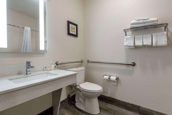 Room 9 of 28