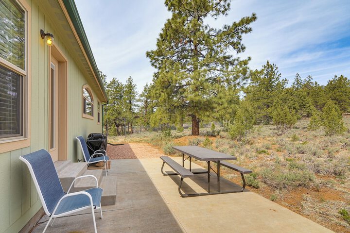 Secluded Boulder House - Next to National Forests!