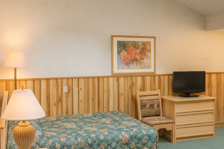Smoketree Lodge