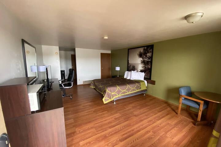 Room 15 of 38