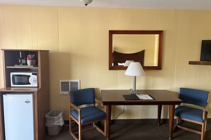 Room 150 of 443