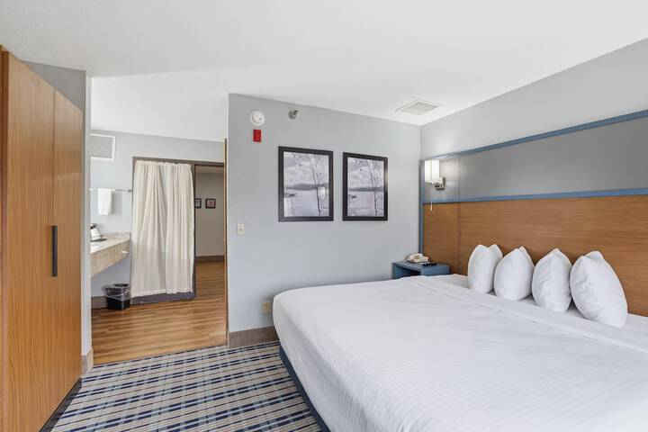 AmericInn by Wyndham White Bear Lake St. Paul