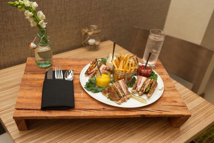Dining 52 of 58