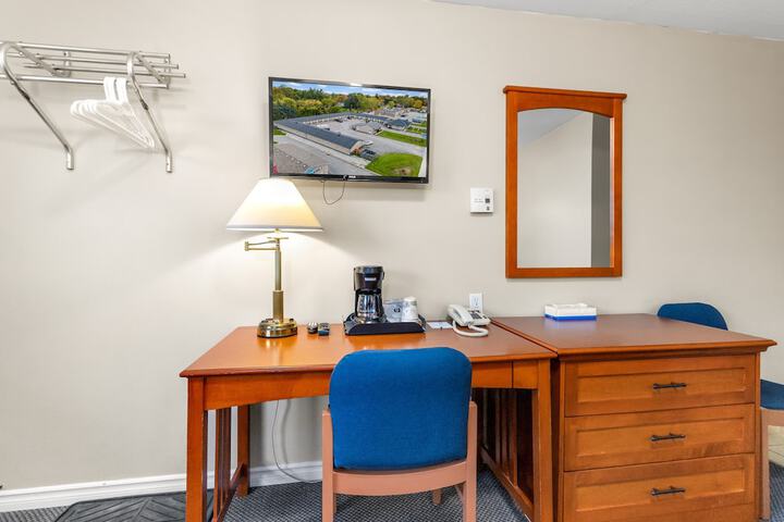 Room 16 of 38