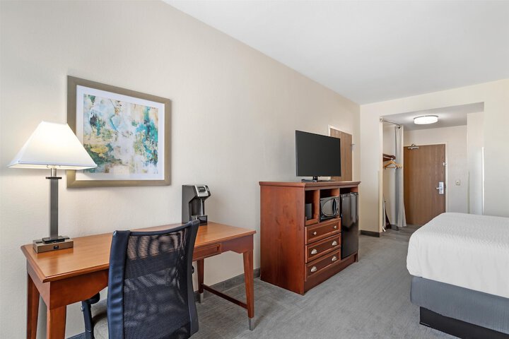 Best Western Plus Executive Hotel & Suites