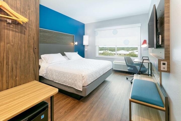 Room 14 of 25