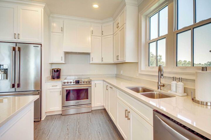 Walk to Beach: Oceanfront Home w / Outdoor Kitchen