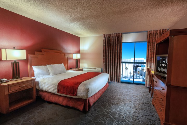 Room 10 of 28