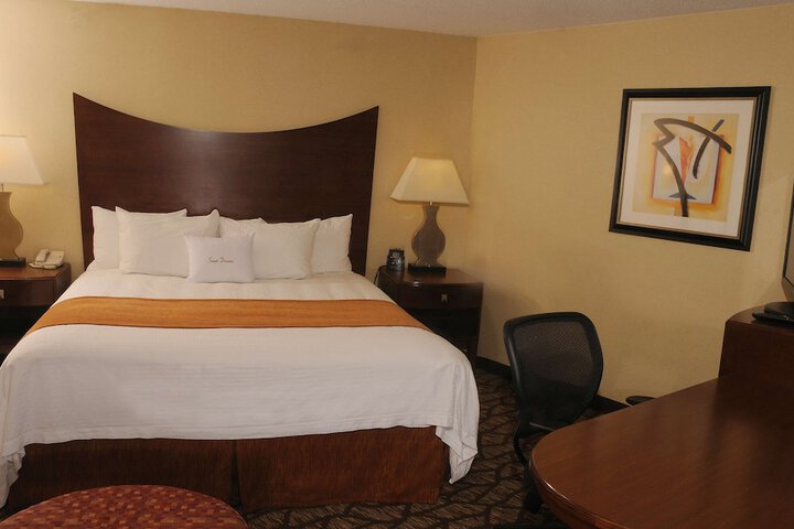 Room 27 of 40