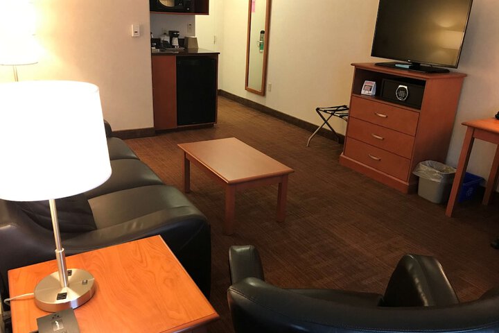 Room 27 of 40