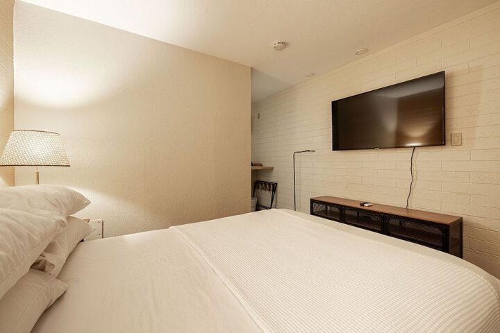 Room 21 of 38