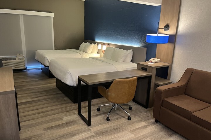 Room 32 of 50