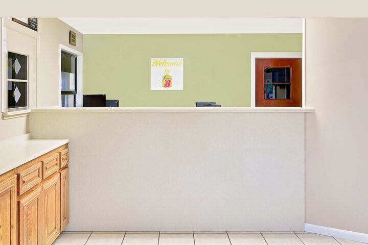 Super 8 by Wyndham Laurel
