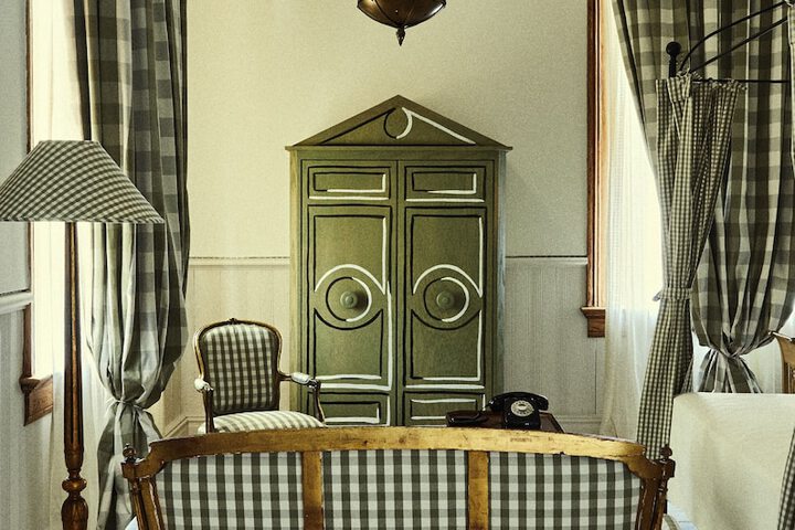 Room 93 of 151