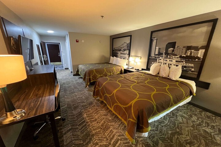 Super 8 by Wyndham Lake Charles / Sulphur