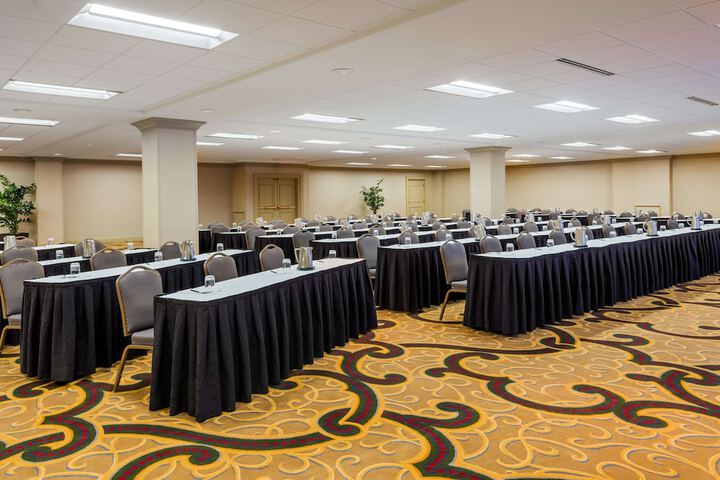 Hilton Indianapolis Hotel & Suites