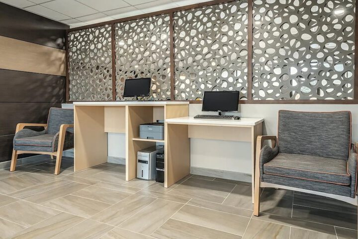 Business Center 46 of 46