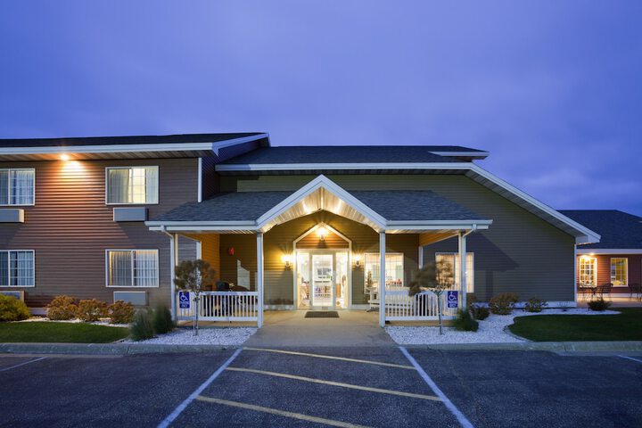 Paynesville Inn & Suites