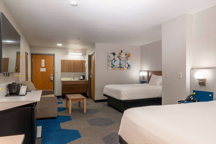 Room 16 of 39