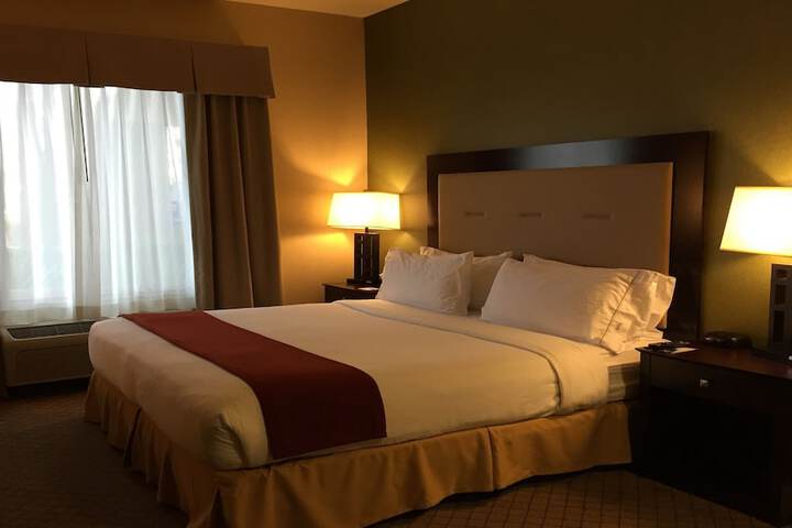 Room 40 of 86