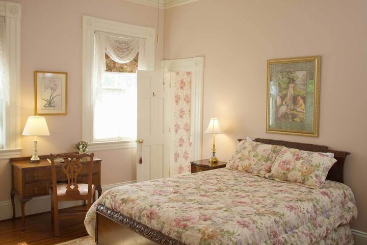 Lookaway Inn