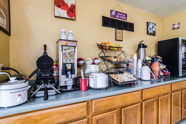 Breakfast/Coffee Service 19 of 24
