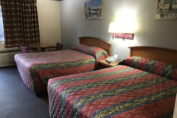 Room 6 of 12