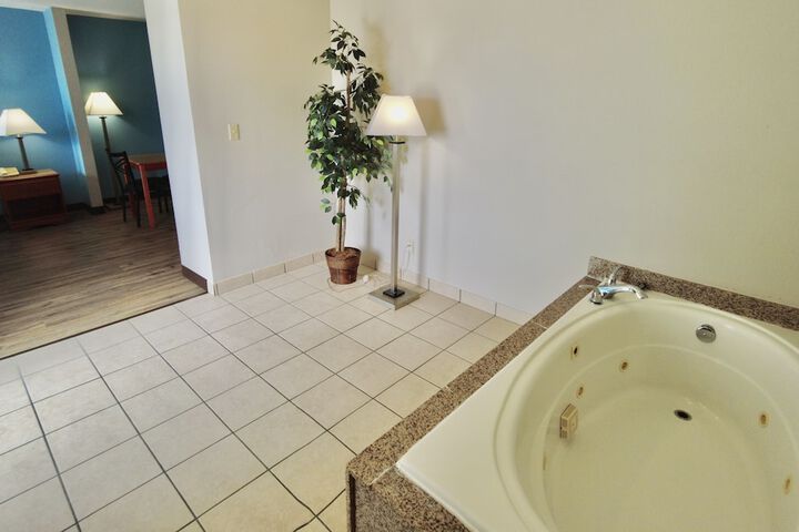 Days Inn & Suites by Wyndham Thibodaux