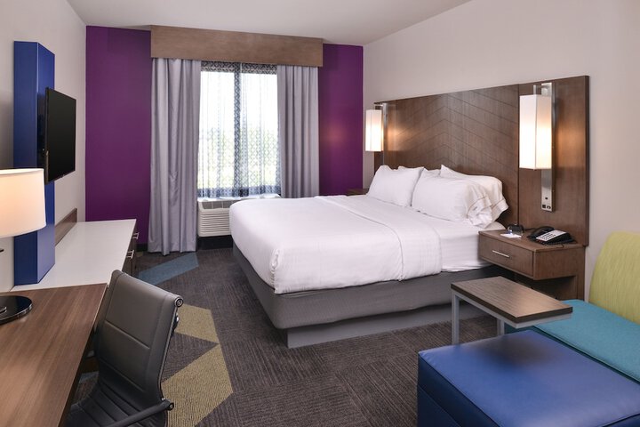 Holiday Inn Express & Suites Bryant - Benton Area by IHG